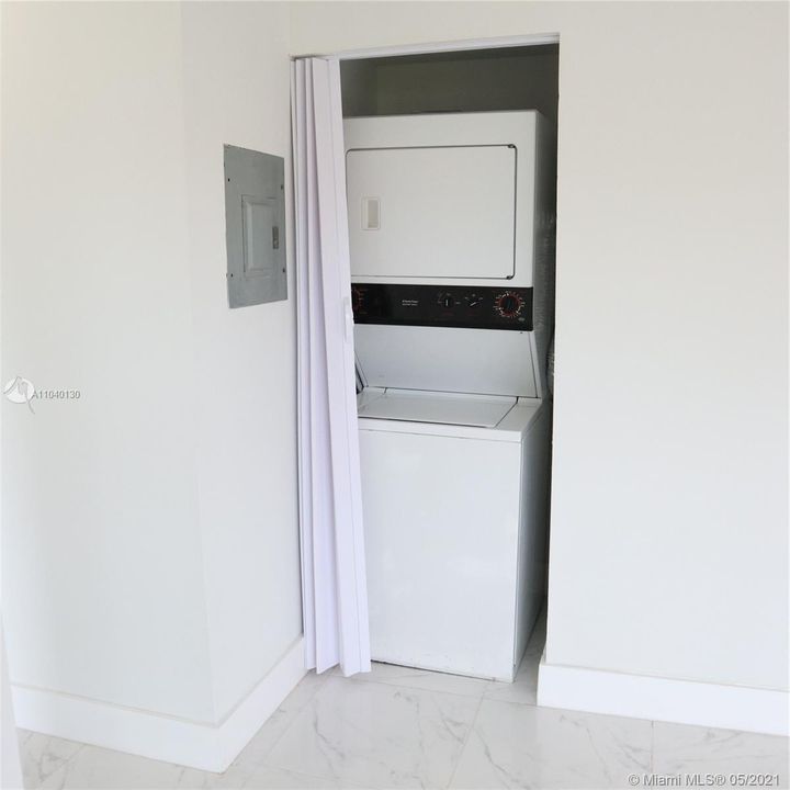 Недавно продано: $160,000 (2 спален, 2 ванн, 816 Квадратных фут)