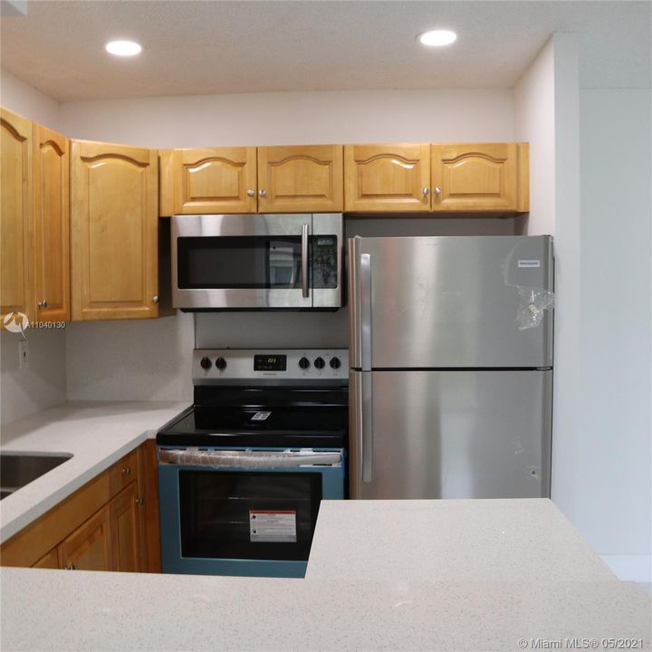 Недавно продано: $160,000 (2 спален, 2 ванн, 816 Квадратных фут)