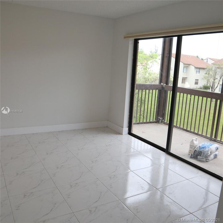 Недавно продано: $160,000 (2 спален, 2 ванн, 816 Квадратных фут)