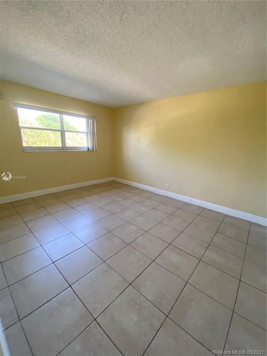 Recently Rented: $1,250 (2 beds, 1 baths, 880 Square Feet)