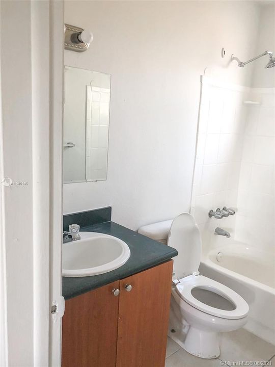 Recently Rented: $970 (1 beds, 1 baths, 412 Square Feet)