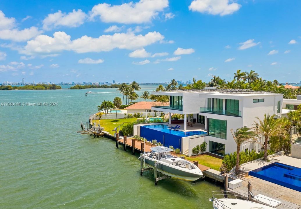 Recently Sold: $14,900,000 (5 beds, 5 baths, 8200 Square Feet)