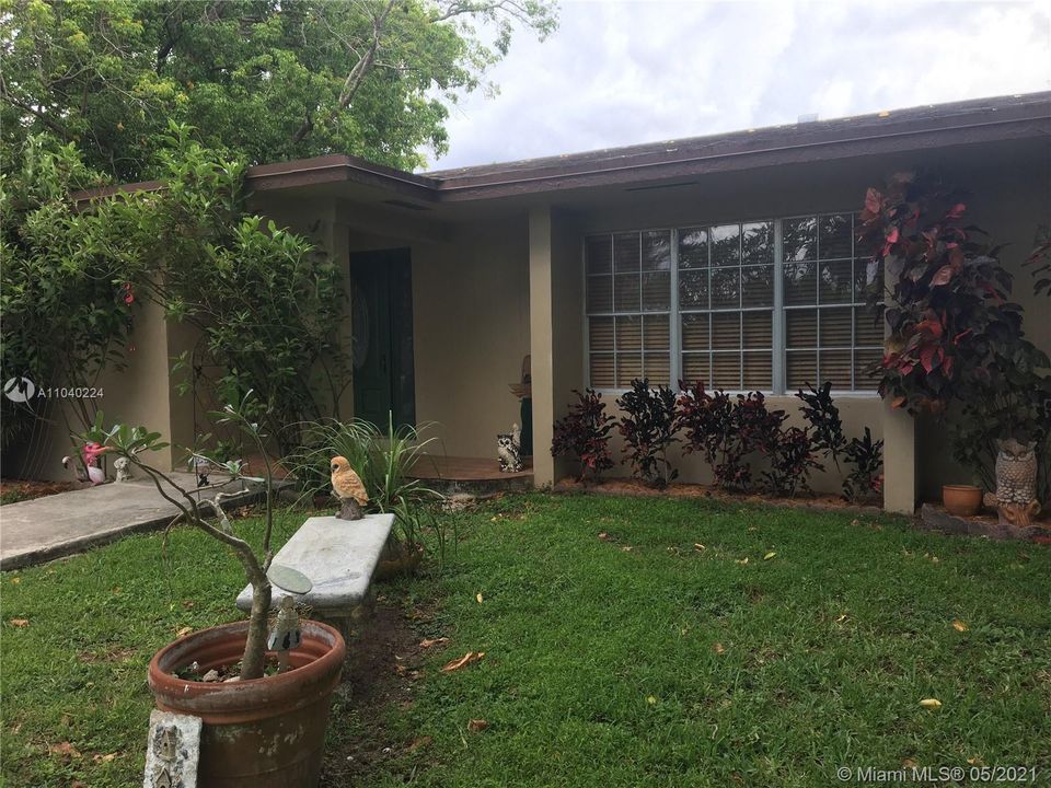 Recently Sold: $698,800 (4 beds, 2 baths, 2526 Square Feet)