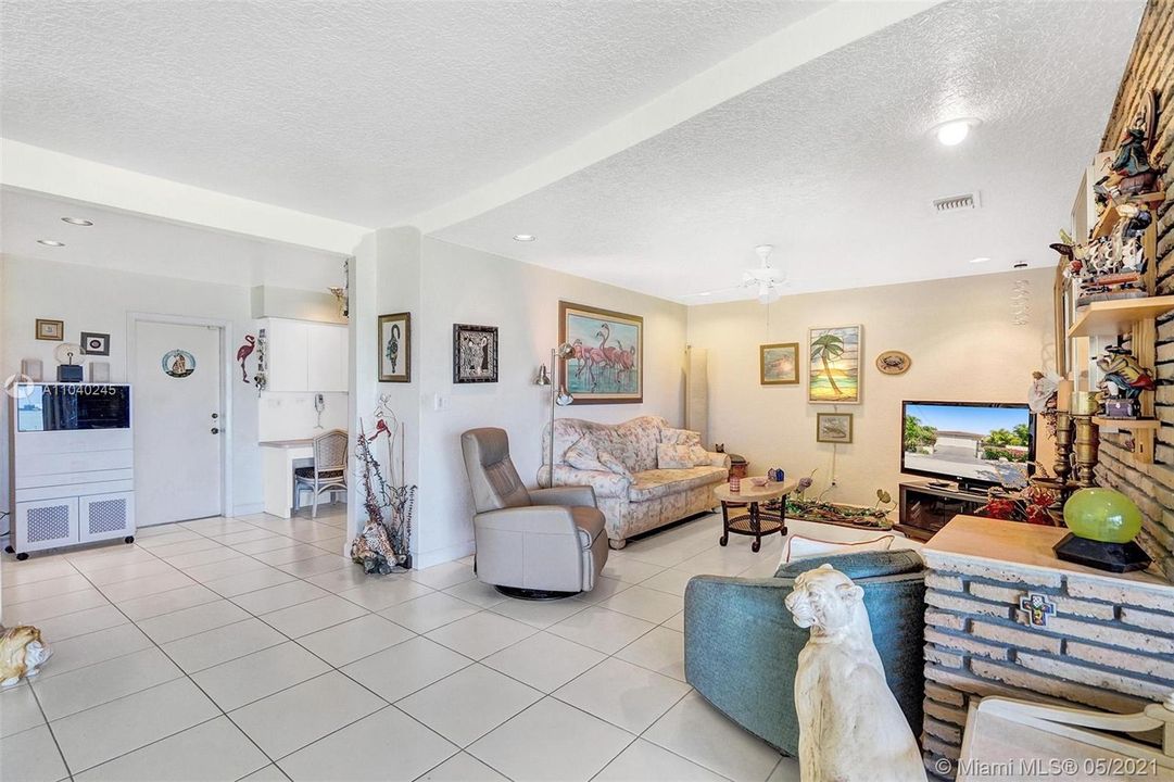 Recently Sold: $2,600,000 (2 beds, 2 baths, 2668 Square Feet)