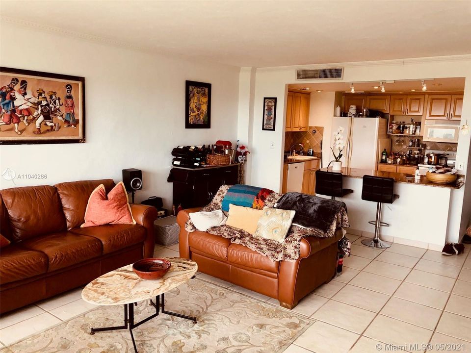 Recently Rented: $2,000 (1 beds, 1 baths, 886 Square Feet)