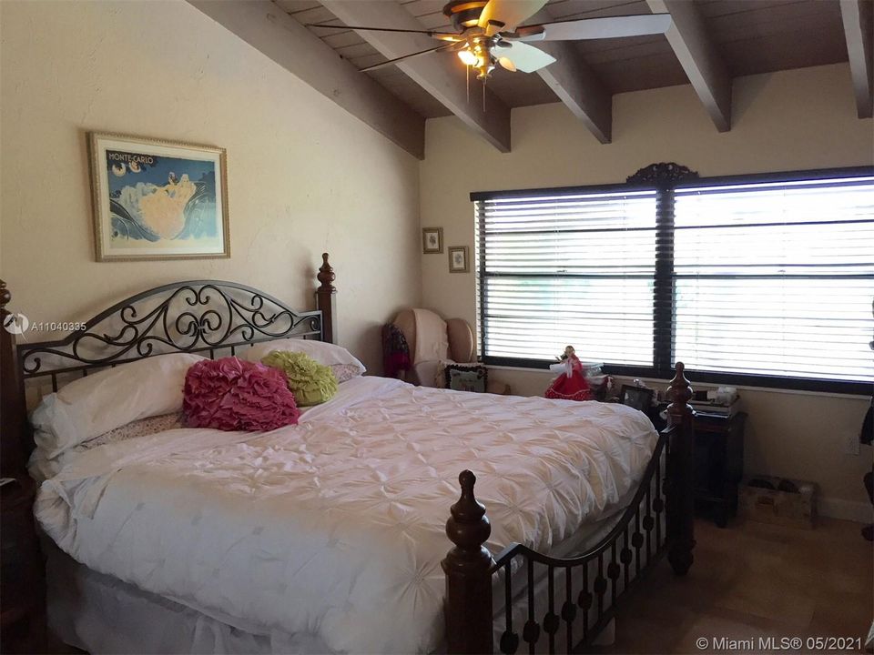 Recientemente alquilado: $2,550 (3 camas, 2 baños, 1600 Pies cuadrados)