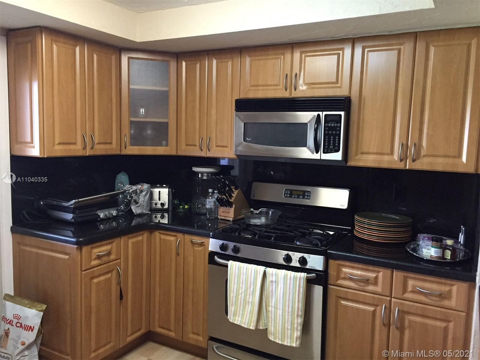 Recientemente alquilado: $2,550 (3 camas, 2 baños, 1600 Pies cuadrados)