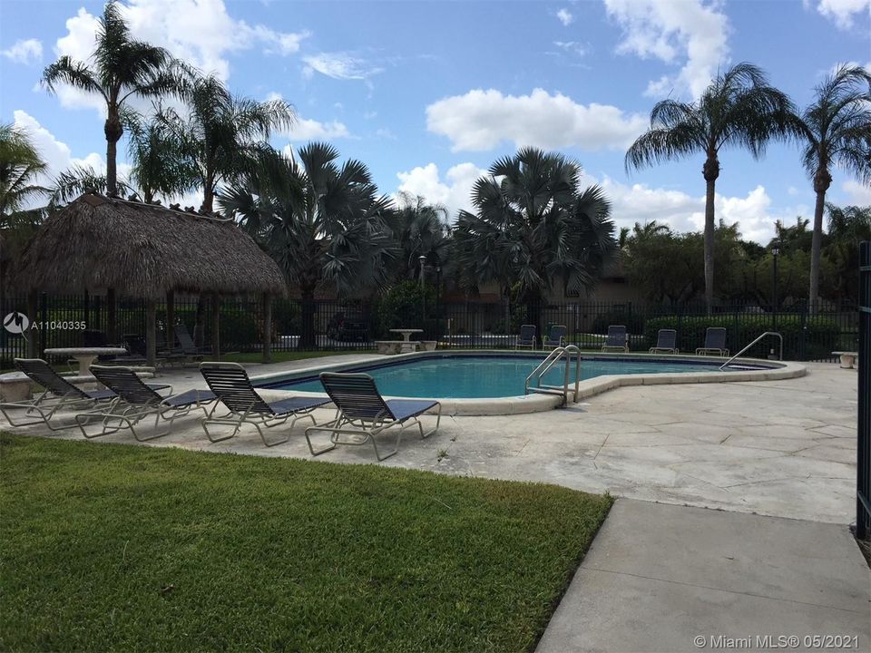 Recientemente alquilado: $2,550 (3 camas, 2 baños, 1600 Pies cuadrados)