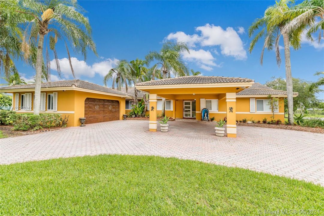 Recently Sold: $935,000 (4 beds, 2 baths, 3893 Square Feet)