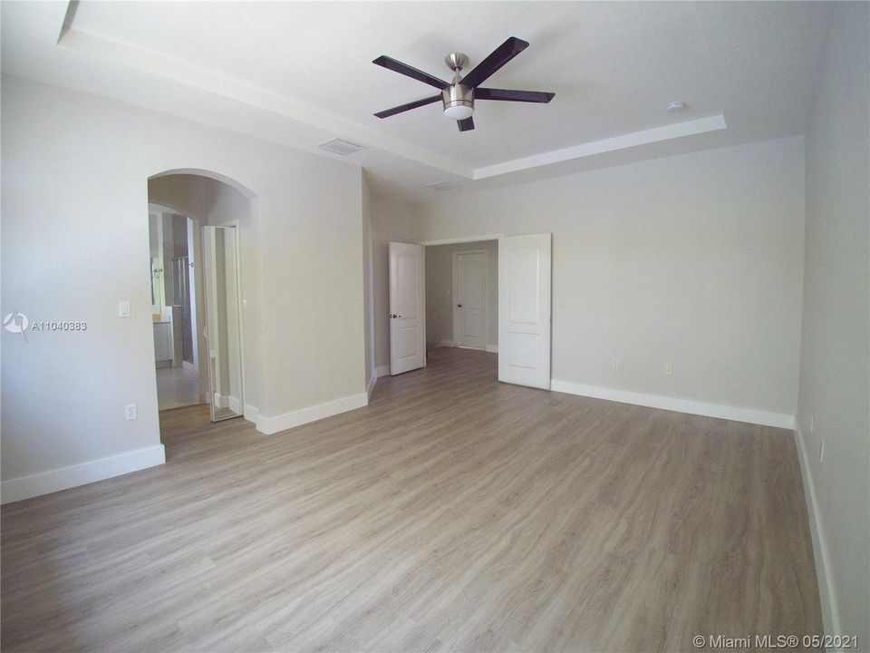 Vendido Recientemente: $499,900 (4 camas, 3 baños, 2118 Pies cuadrados)