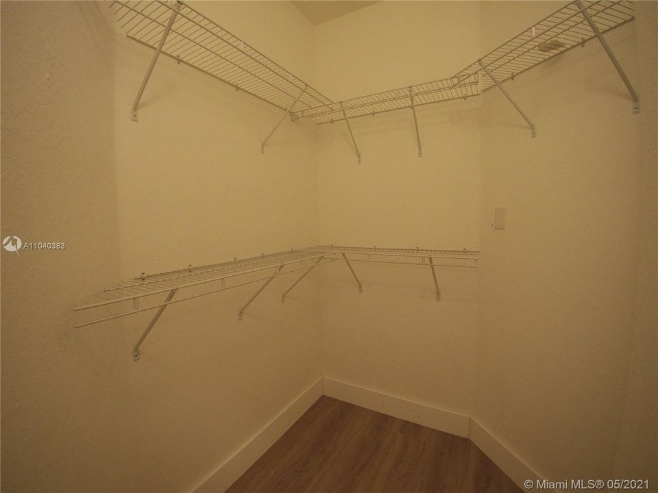 Vendido Recientemente: $499,900 (4 camas, 3 baños, 2118 Pies cuadrados)