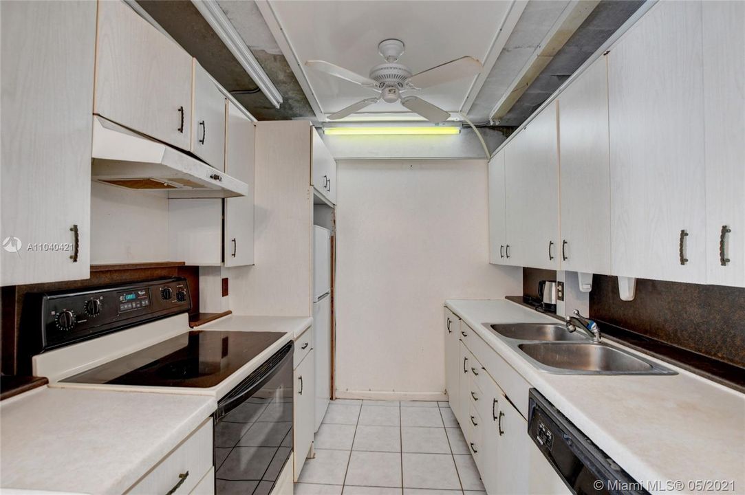 Vendido Recientemente: $46,000 (1 camas, 1 baños, 738 Pies cuadrados)