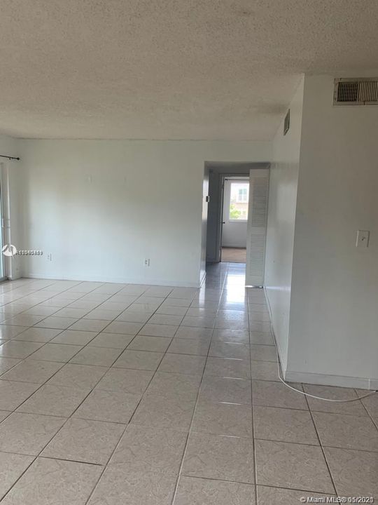 Recientemente alquilado: $1,400 (2 camas, 2 baños, 1000 Pies cuadrados)