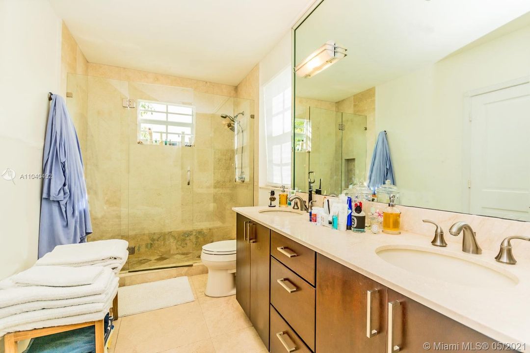 Recently Sold: $1,650,000 (3 beds, 2 baths, 0 Square Feet)
