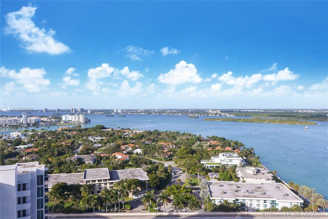 Recently Sold: $3,850,000 (2 beds, 2 baths, 1913 Square Feet)