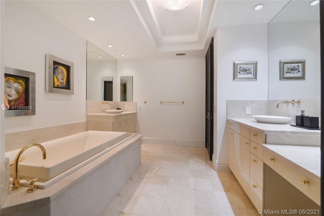 最近售出: $3,850,000 (2 贝兹, 2 浴室, 1913 平方英尺)