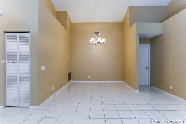 Recently Rented: $2,895 (3 beds, 2 baths, 1661 Square Feet)