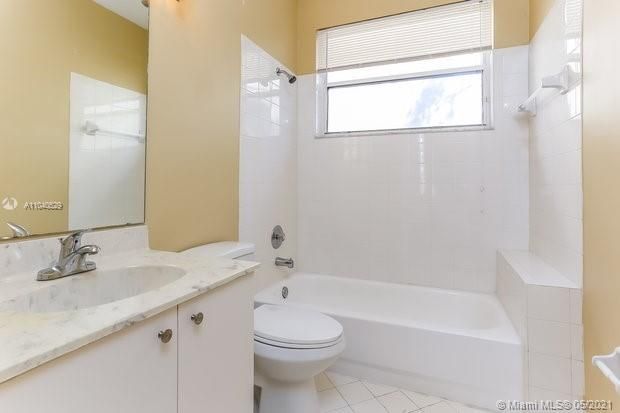 Recently Rented: $2,895 (3 beds, 2 baths, 1661 Square Feet)