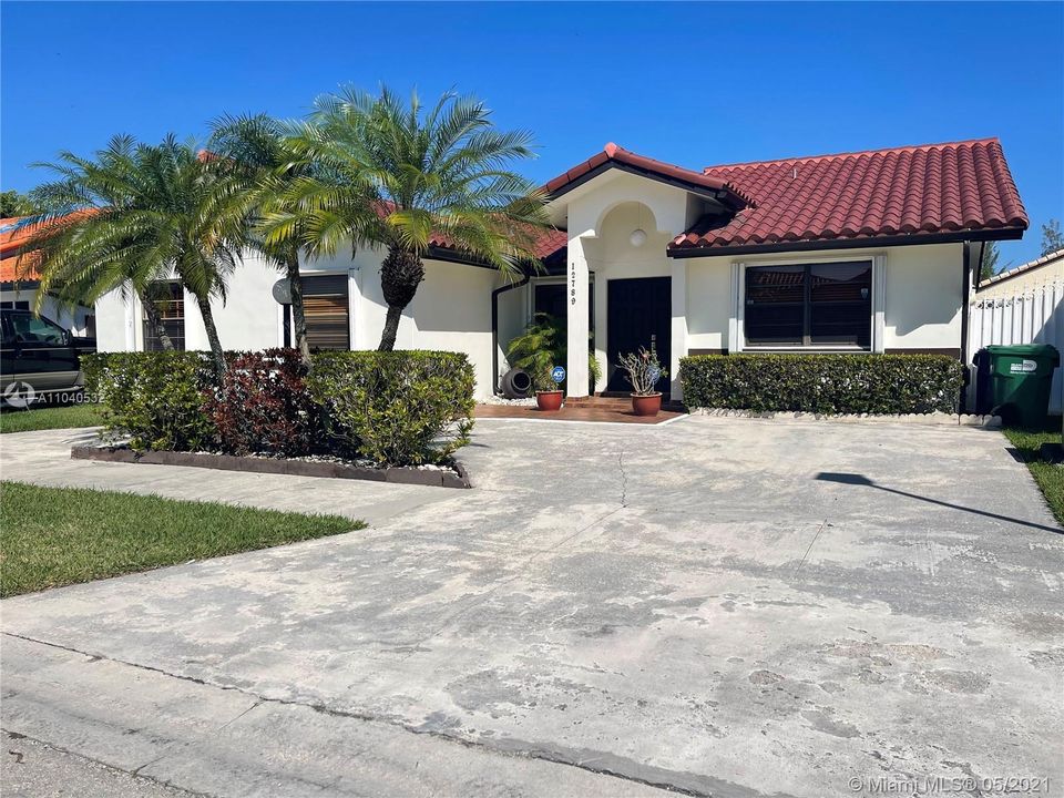 Recently Sold: $480,000 (4 beds, 2 baths, 1582 Square Feet)