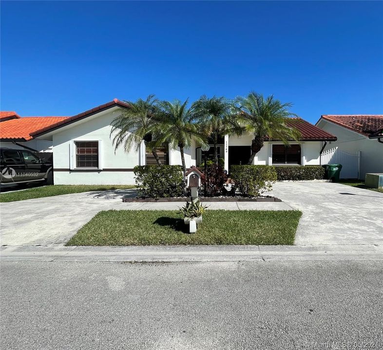 Recently Sold: $480,000 (4 beds, 2 baths, 1582 Square Feet)