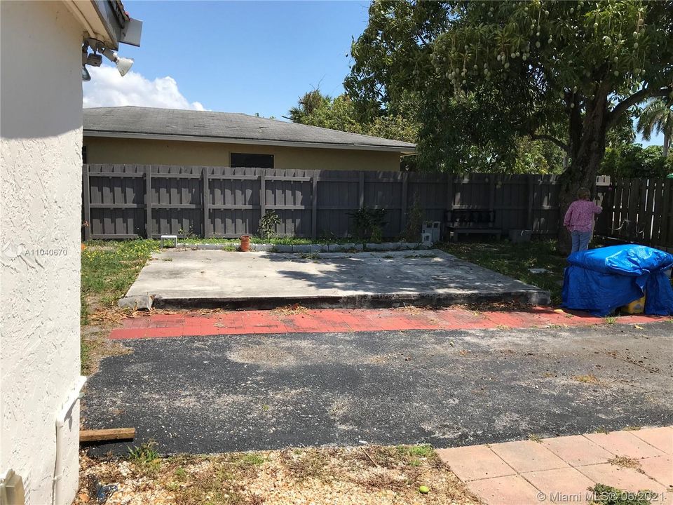 Recently Sold: $450,000 (3 beds, 2 baths, 976 Square Feet)