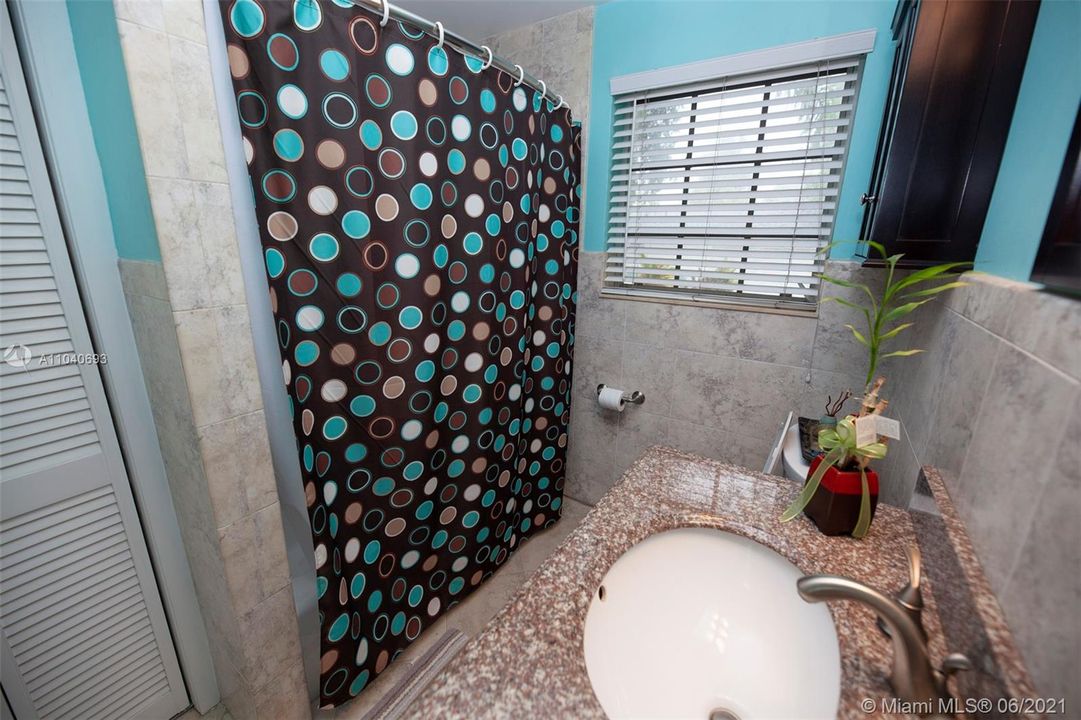 Vendido Recientemente: $549,000 (3 camas, 2 baños, 1988 Pies cuadrados)