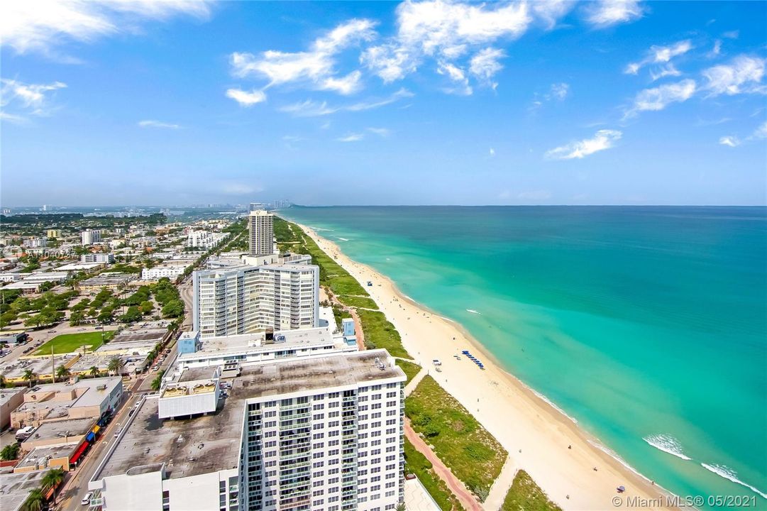 Recently Sold: $4,000,000 (4 beds, 3 baths, 2670 Square Feet)