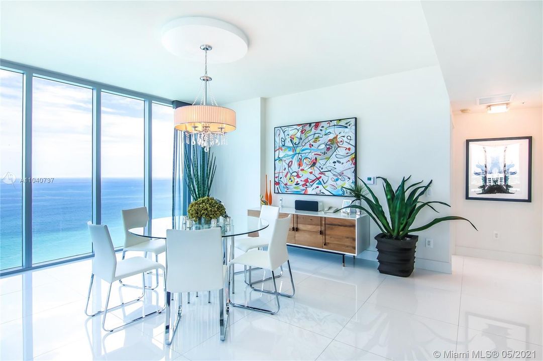 Recently Sold: $4,000,000 (4 beds, 3 baths, 2670 Square Feet)