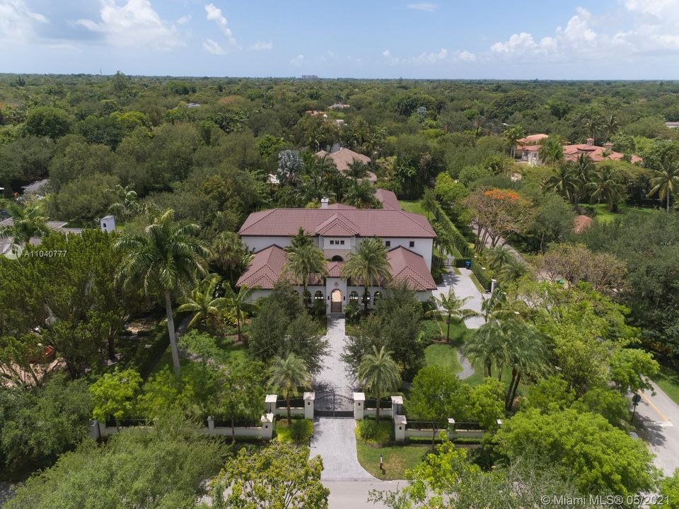 Recently Sold: $8,890,000 (6 beds, 8 baths, 8920 Square Feet)