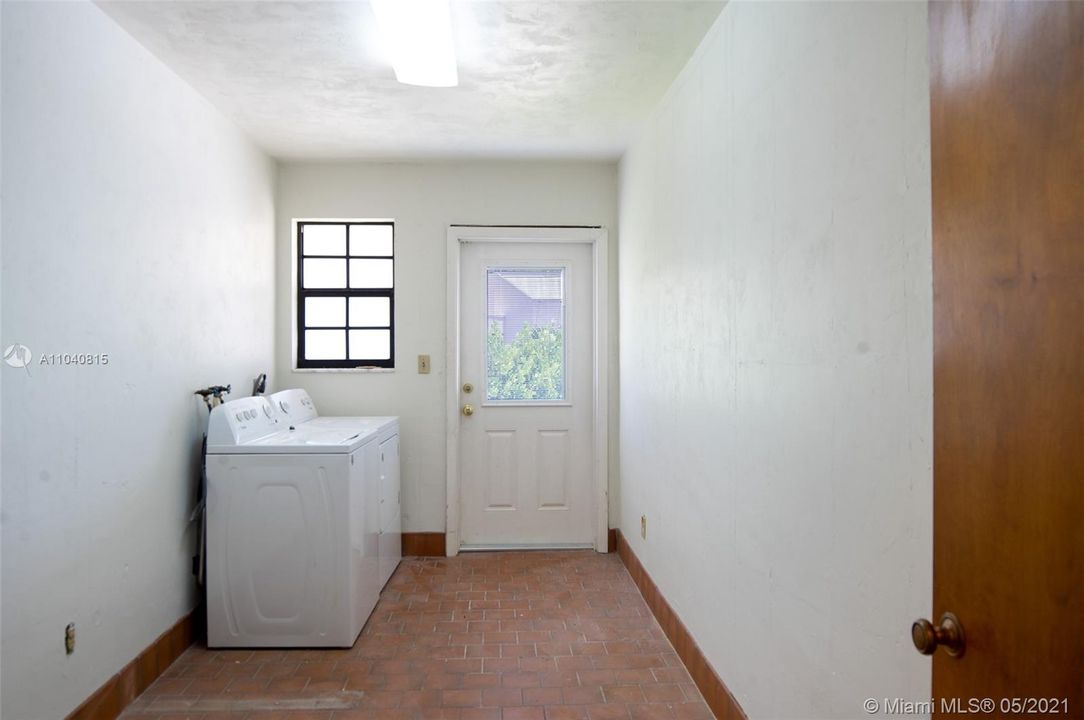 Recently Rented: $5,500 (3 beds, 2 baths, 2896 Square Feet)