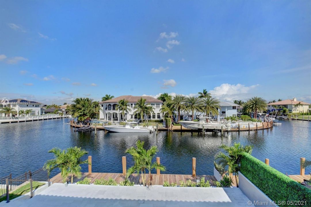Recently Sold: $1,399,000 (4 beds, 3 baths, 2326 Square Feet)
