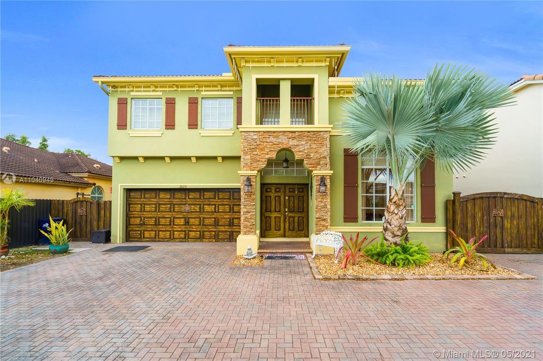 Recently Sold: $650,000 (5 beds, 3 baths, 2765 Square Feet)