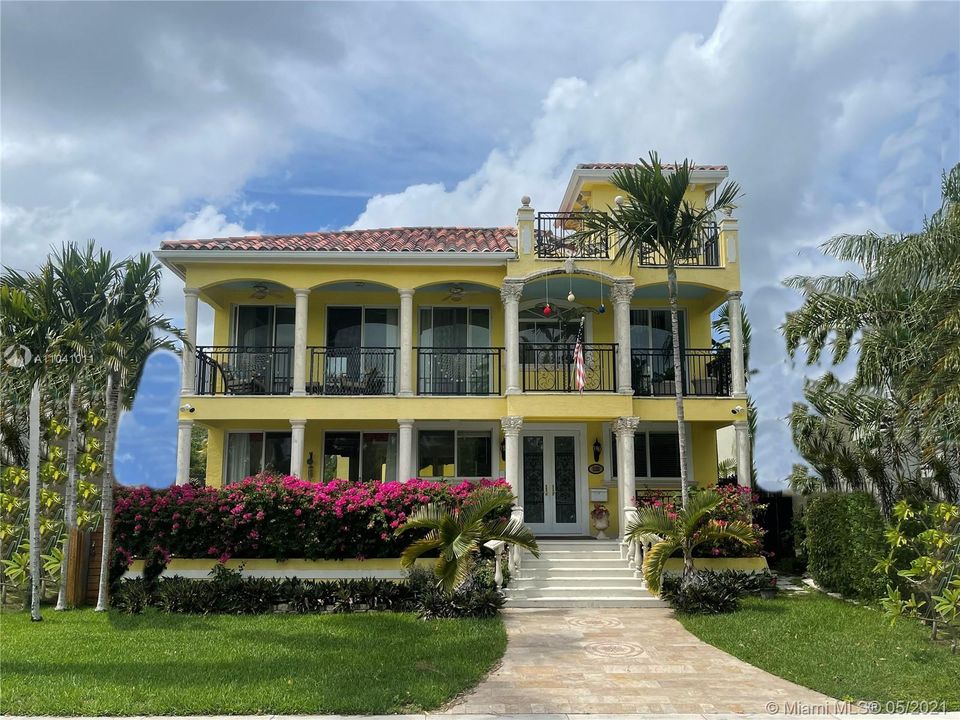 Recently Sold: $2,000,000 (4 beds, 4 baths, 2847 Square Feet)