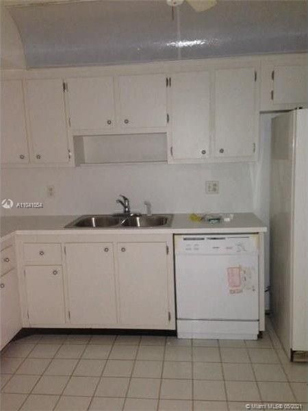 Vendido Recientemente: $142,000 (2 camas, 2 baños, 1100 Pies cuadrados)