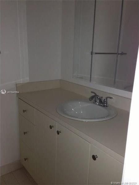 Vendido Recientemente: $142,000 (2 camas, 2 baños, 1100 Pies cuadrados)