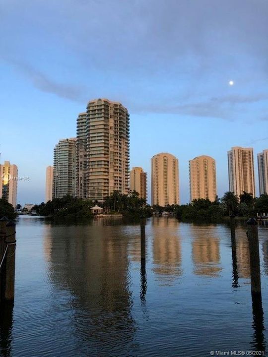 最近售出: $129,900 (0.04 acres)