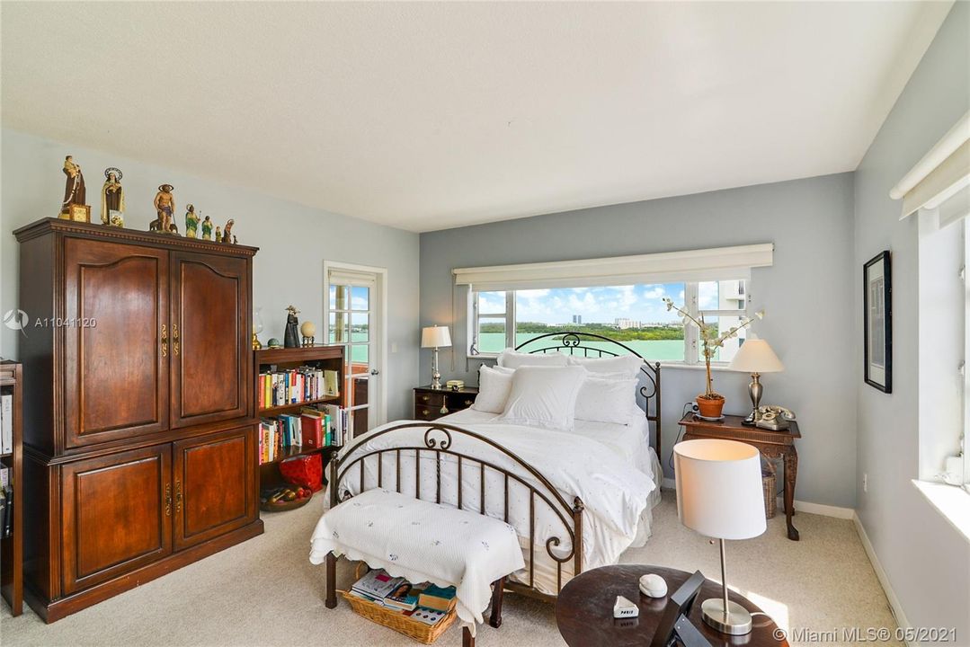 Recently Sold: $390,000 (2 beds, 2 baths, 980 Square Feet)