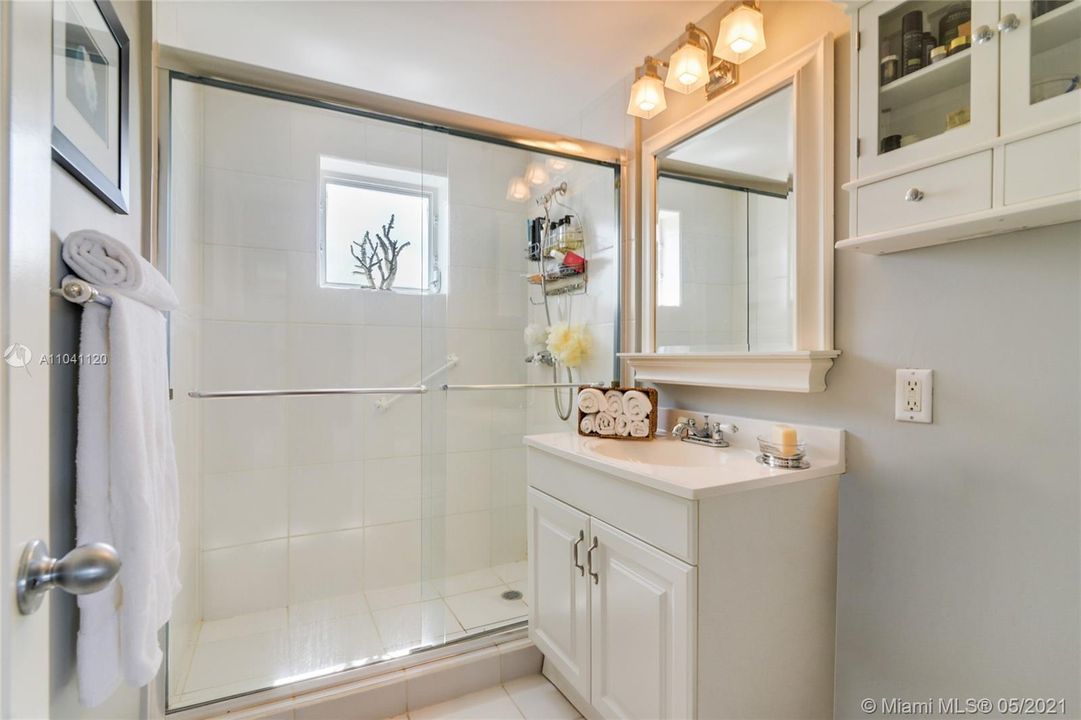 Recently Sold: $390,000 (2 beds, 2 baths, 980 Square Feet)