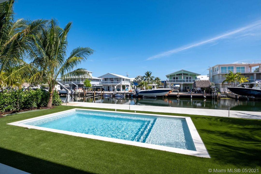 Recently Sold: $2,950,000 (4 beds, 4 baths, 3400 Square Feet)