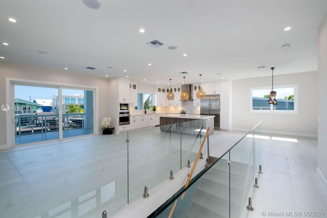Recently Sold: $2,950,000 (4 beds, 4 baths, 3400 Square Feet)