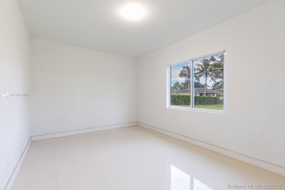 Recently Sold: $1,199,000 (5 beds, 4 baths, 3773 Square Feet)