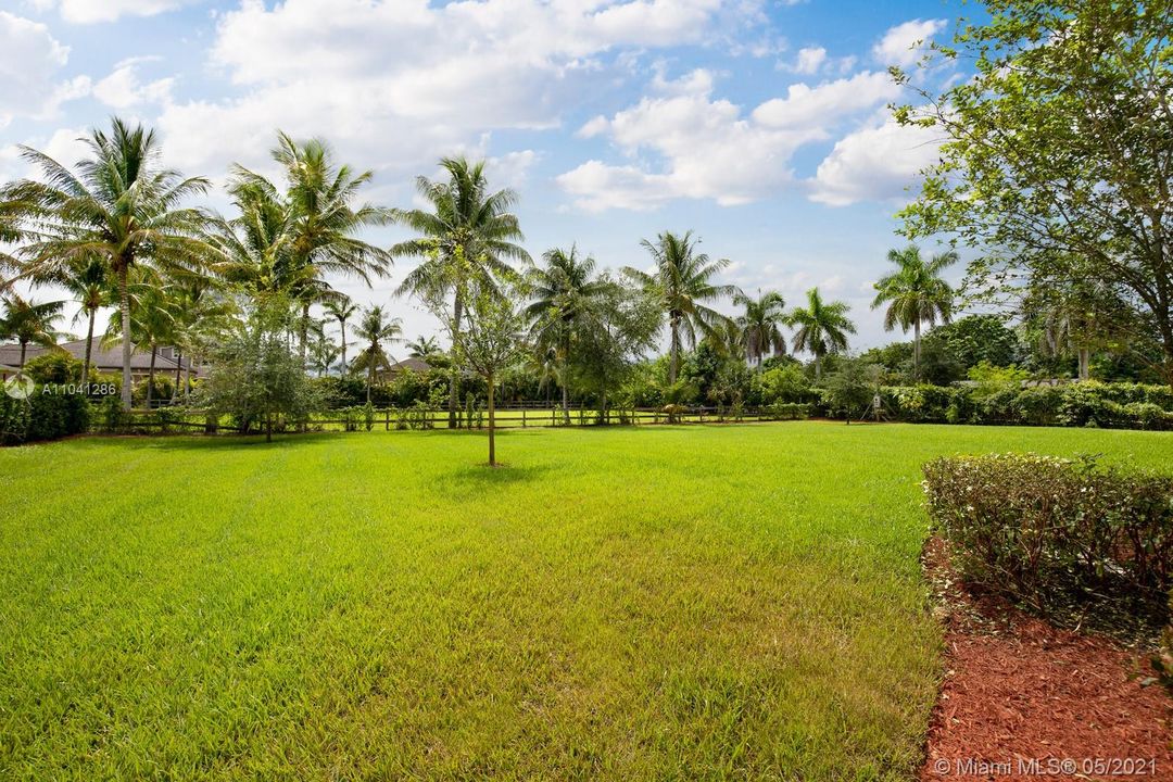 Recently Sold: $1,199,000 (5 beds, 4 baths, 3773 Square Feet)