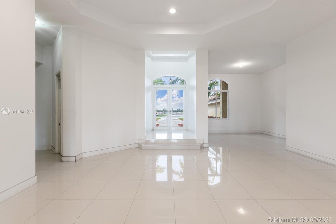 Recently Sold: $1,199,000 (5 beds, 4 baths, 3773 Square Feet)