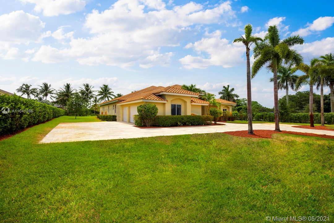 Recently Sold: $1,199,000 (5 beds, 4 baths, 3773 Square Feet)