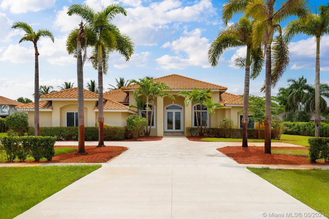 Recently Sold: $1,199,000 (5 beds, 4 baths, 3773 Square Feet)