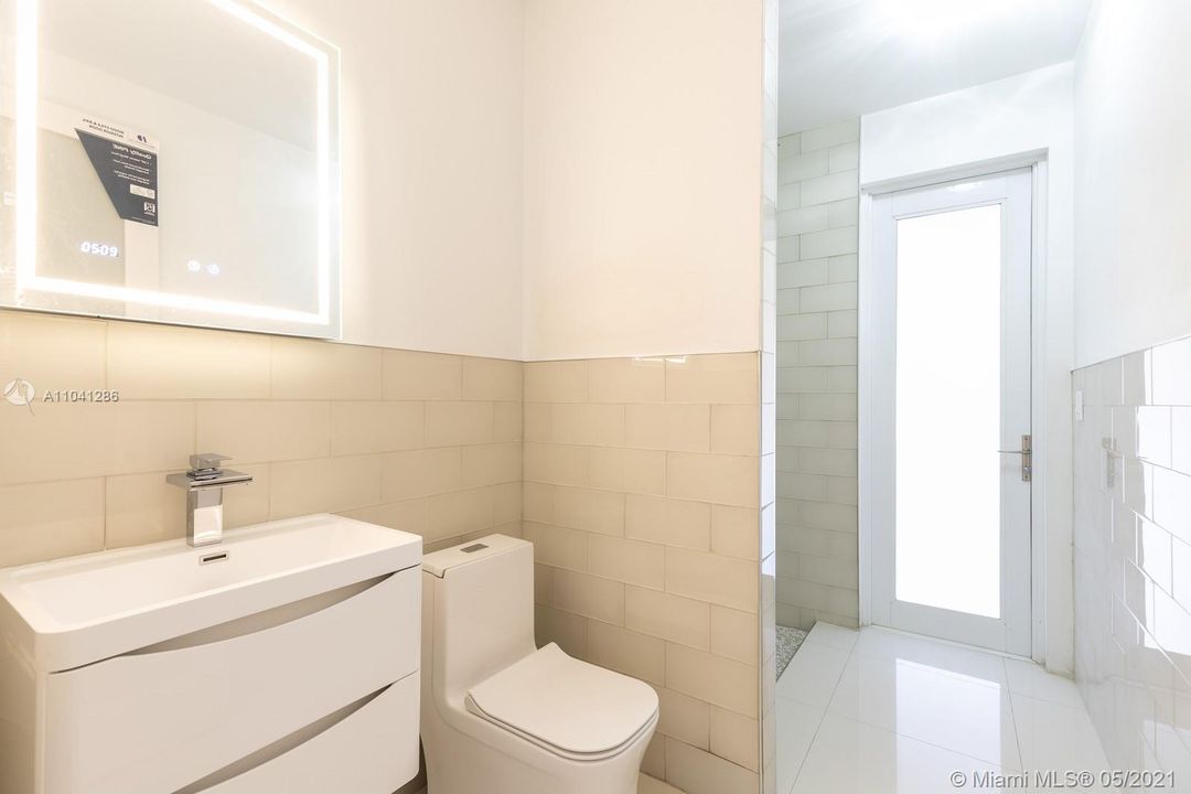 Recently Sold: $1,199,000 (5 beds, 4 baths, 3773 Square Feet)