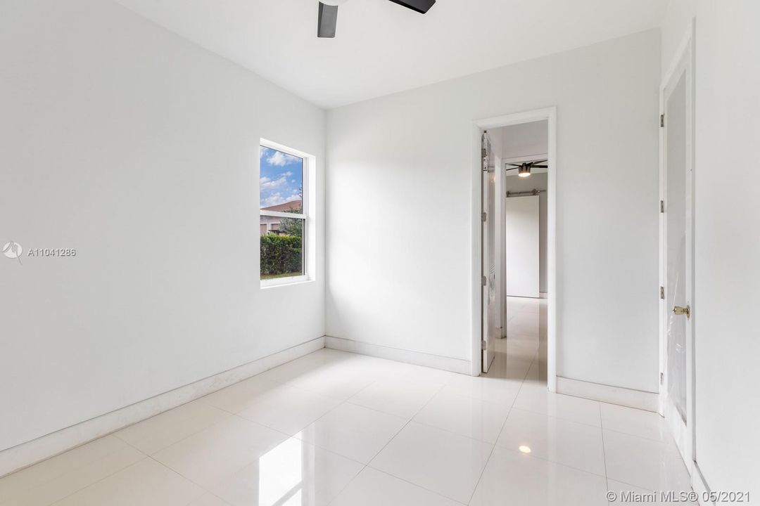 Recently Sold: $1,199,000 (5 beds, 4 baths, 3773 Square Feet)