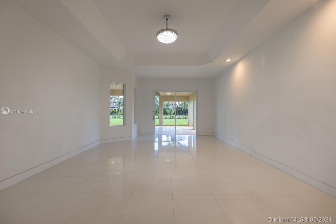Recently Sold: $1,199,000 (5 beds, 4 baths, 3773 Square Feet)