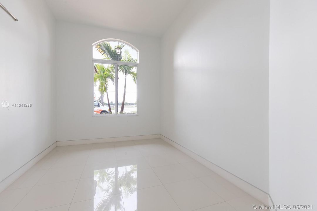 Recently Sold: $1,199,000 (5 beds, 4 baths, 3773 Square Feet)