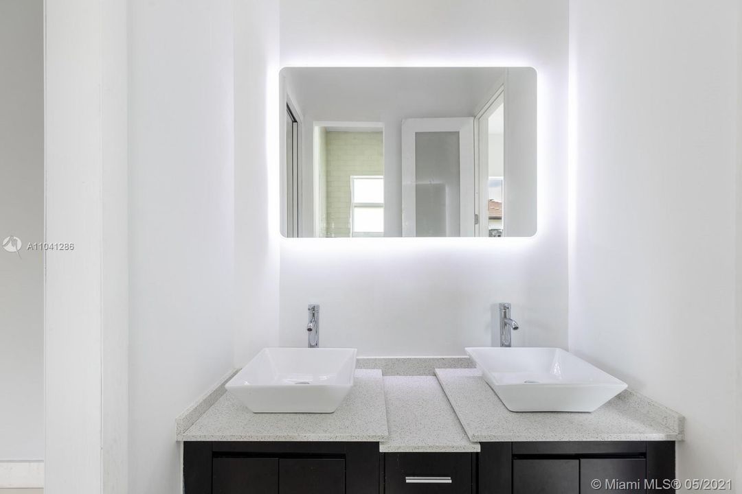 Recently Sold: $1,199,000 (5 beds, 4 baths, 3773 Square Feet)